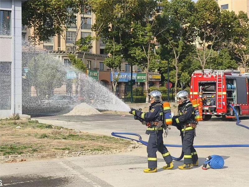 藍(lán)海豚低碳汽車公園進行春季消防演練