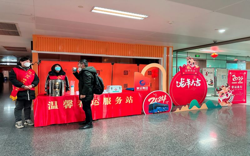 平靜的旅途中，熟悉的溫馨依舊 ——春運(yùn)路上的暖心服務(wù)